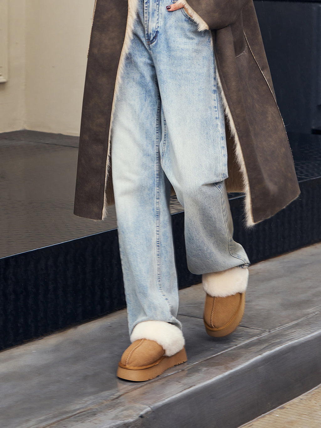 Plush Fleece Lined Slip-On Slippers for Cosy Indoor Comfort