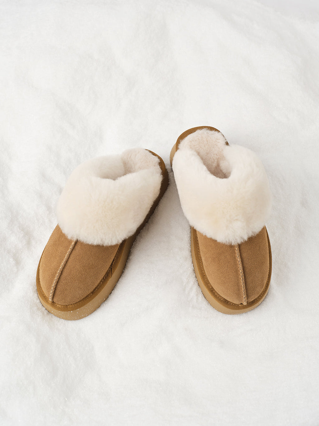 Plush Fleece Lined Slip-On Slippers for Cosy Indoor Comfort