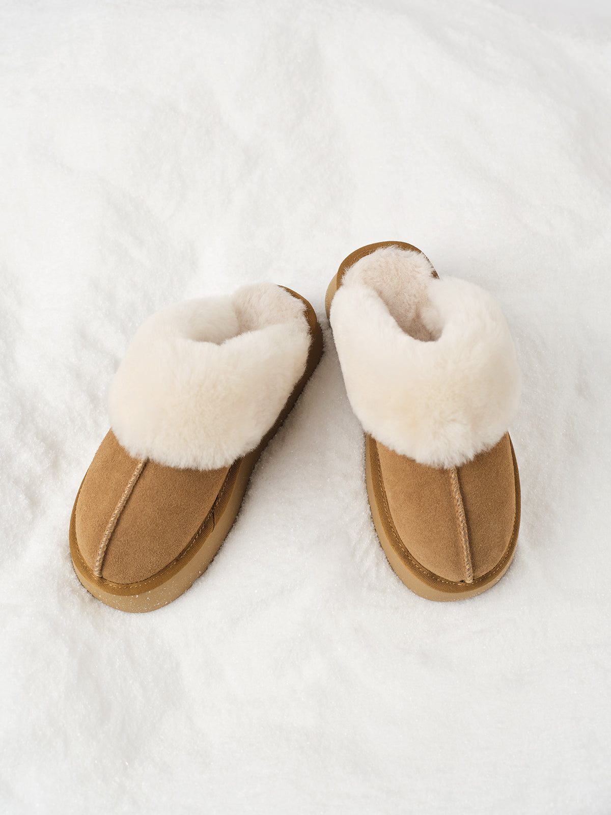 Plush Fleece Lined Slip-On Slippers for Cosy Indoor Comfort