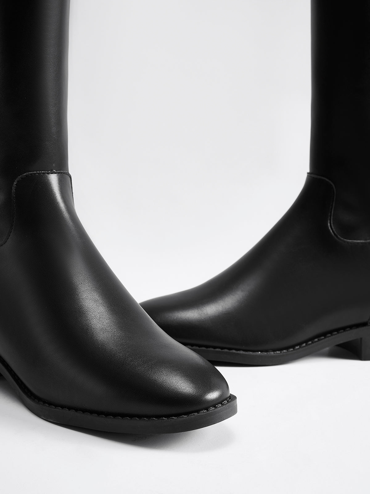 Elegant Knee High Riding Boots for Timeless Sophisticated Style